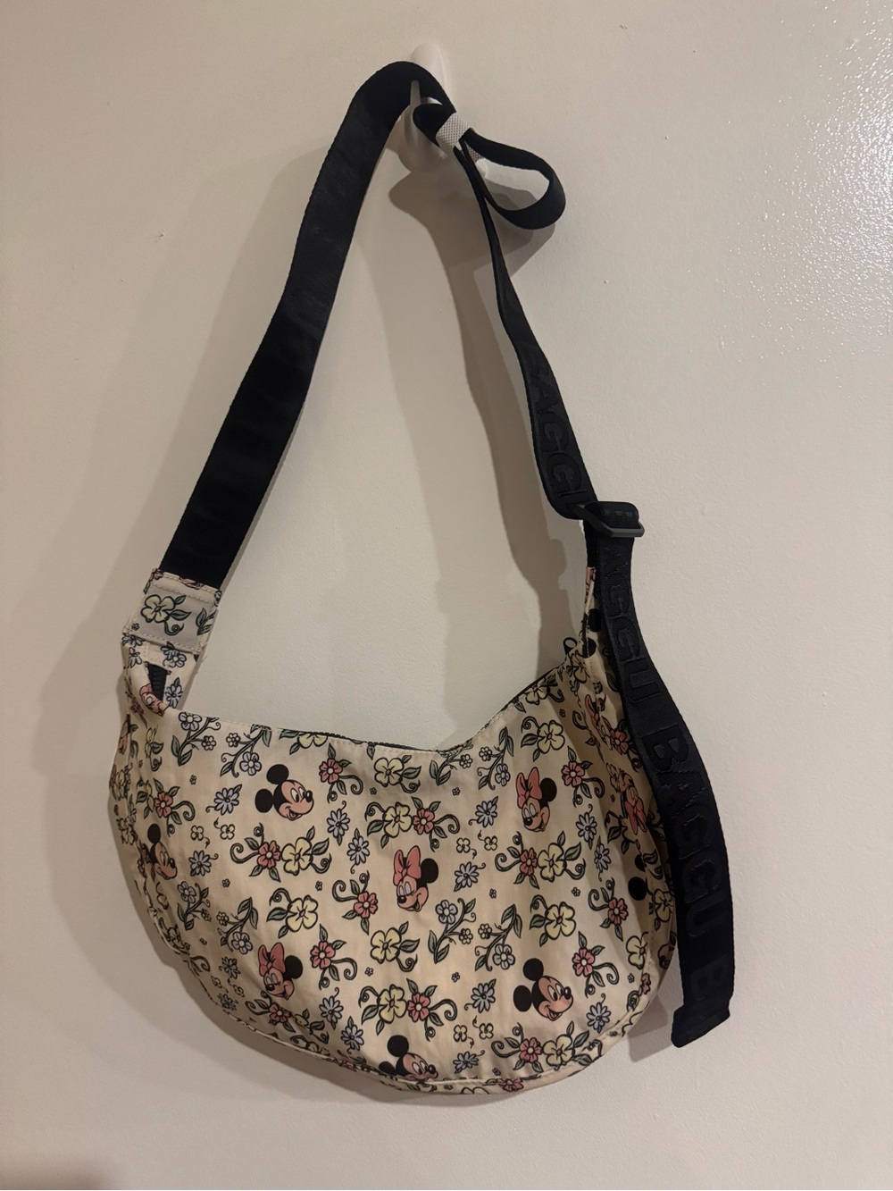 BAGGU Medium Nylon Crescent Bag I Storybook Floral print Mickey Minnie Mouse-NWT